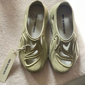 Rose in good faith “Plastic Soul” NWT